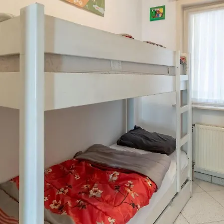 Pleasant In With Balcony Apartment *