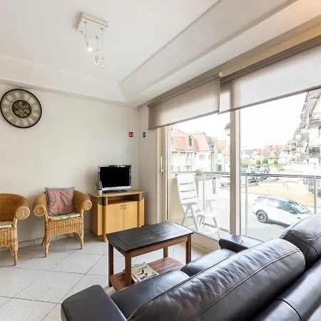 Apartment Pleasant In With Balcony *